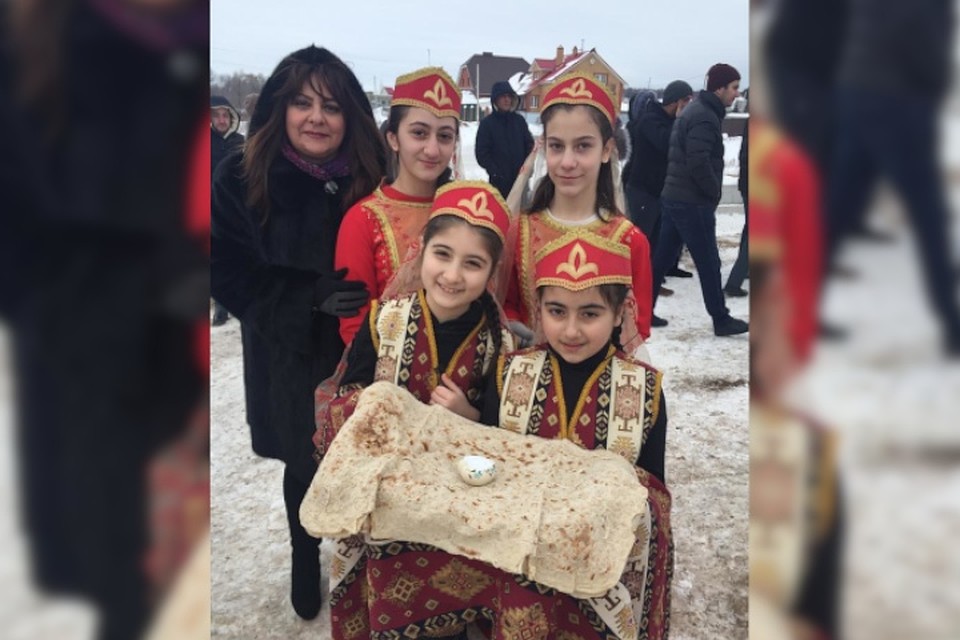 Тараз армянский семья национальный костюм. Армяне в башкирии. Армянская интеллигенция западной армении. Эрзурум армения западная. Сакля грузия.